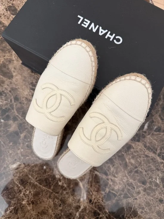 CHANEL Cream Leather Espadrille Mule Slides - Picture 6 of 7